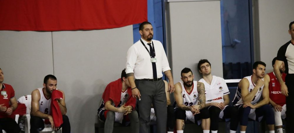 EMRAH BENLİ:”KOLEJLİ OLARAK KOLEJ'DE ANTRENÖRLÜK YAPMAK ÇOK GURUR VERİCİ”